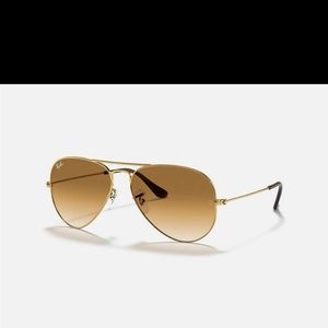 Ray-Ban Aviator Gradient.
